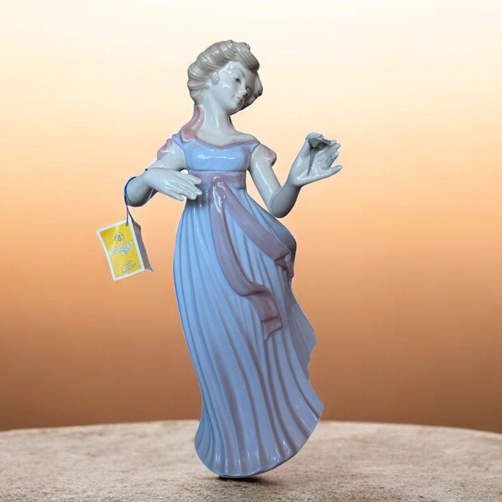 Tengra Valencia Spain Handmade in Lladro Style - Picture 2 of 7